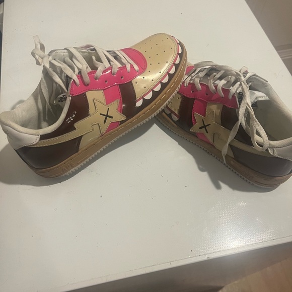 Used sneaker one spot right sneaker. Size 10 no box - Picture 8 of 9